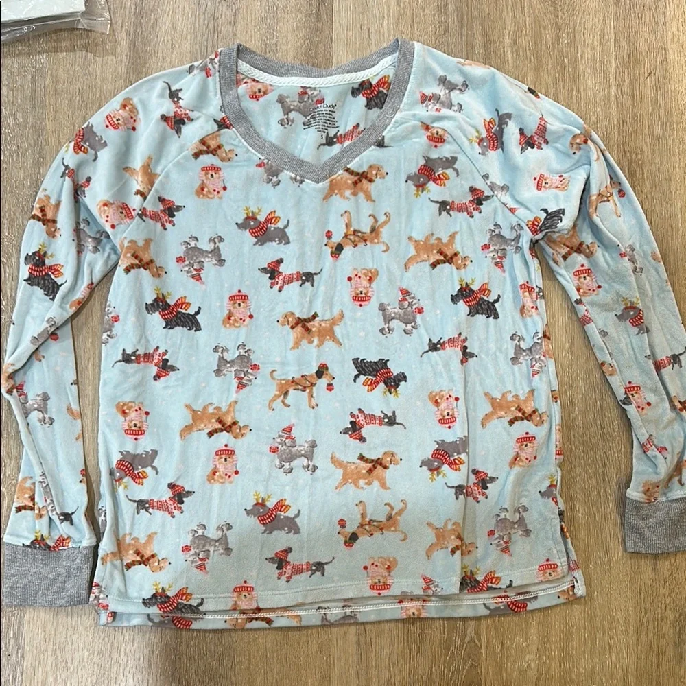 Cute Dog Print Pajama Top - Cuddl Duds Small - fuzzy - Picture 1 of 2